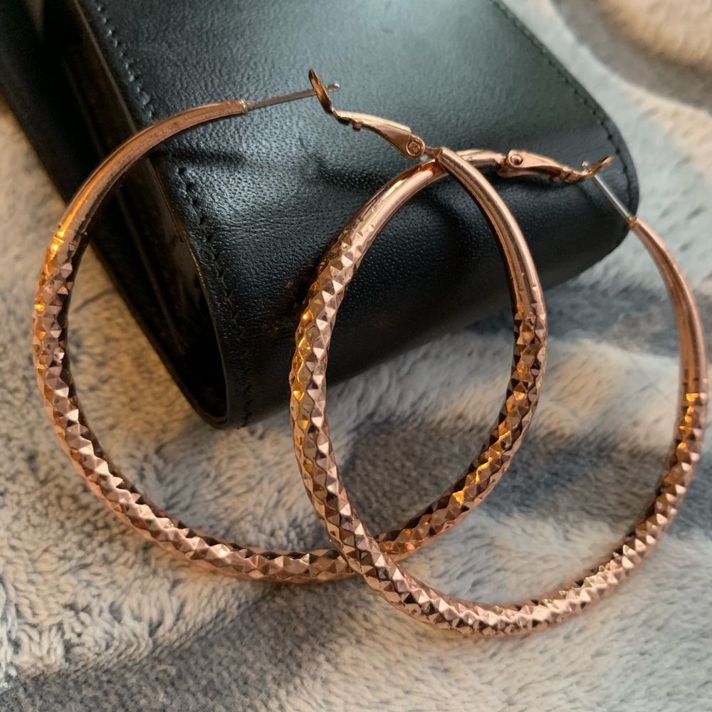 Round loop earrings in rose 🌹 goldstone